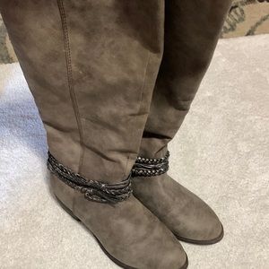 Zipper boots